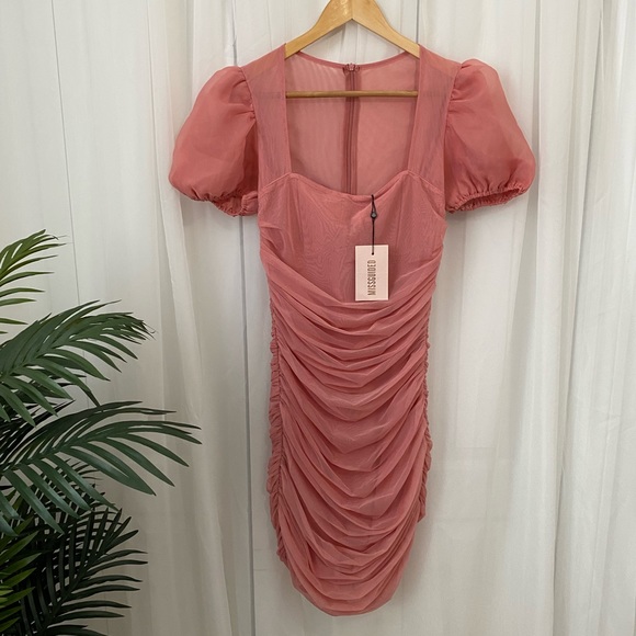 ✨NWT | Missguided | Blush Mesh Ruched puff sleeves dress - Picture 4 of 8